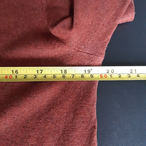 Banana Republic SZ M Luxury Blend Burnt Orange V-Neck Men's Sweater - Picture 7 of 12